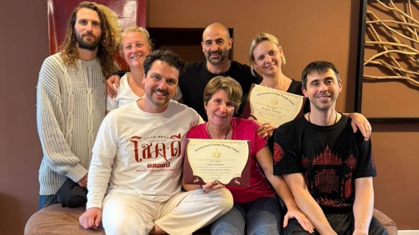 Remise des certificats ITM à la fin de la Master Class massage thaï sur table Niveau 2